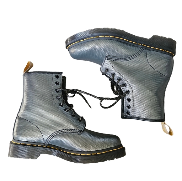 NWOT Dr. Martens 1460 Metallic Emboss 8 Eye Lace-Up Boots Faux Vegan Lea… - Picture 5 of 9
